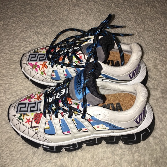 Versace - Picture 2 of 16